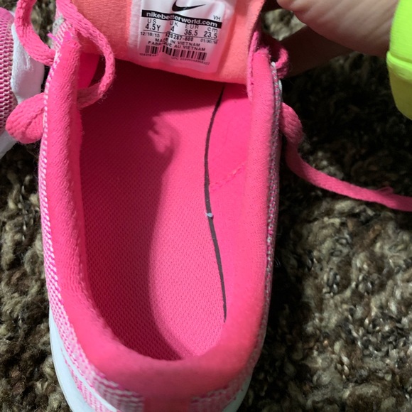 Nike Flex Shoes - Picture 3 of 3